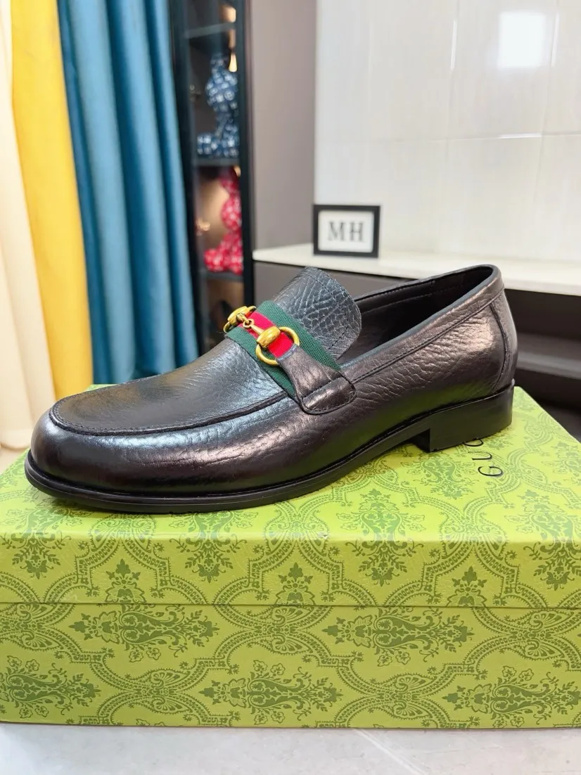 Men's shoes 💰500🌹🌹Niuli [GUCCI Gucci] A new style of formal men's leather shoes is coming~ The original quality upper is made of patent leather imported from Italy, the leather is soft and delicate, comfortable and soft first-layer cowhide lining, rubber wear-resistant outsole, the shoe shape is dignified and domineering, and the luxury charm cannot be concealed! The natural and free nouveau riche leads the trend. Code number: 38-44
